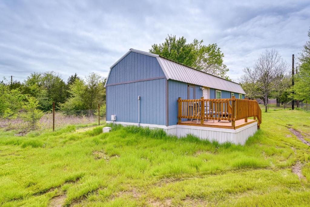 Peaceful Cabin Near Lake Texoma with Fire Pit! photo 2