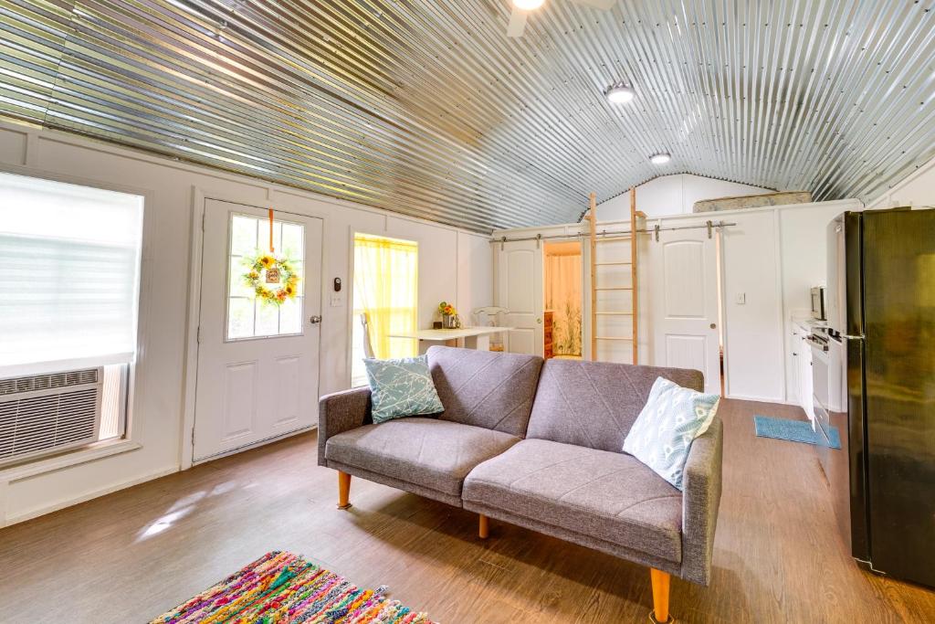 Peaceful Cabin Near Lake Texoma with Fire Pit! photo 3