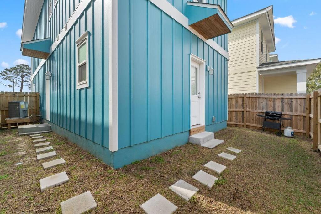 Downtown home + bay views + seafood market photo 2