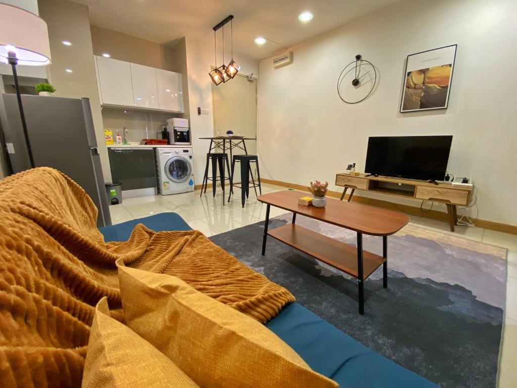 Lily and Loft - KL Gateway Bangsar LRT, WIFI, Netflix photo 1