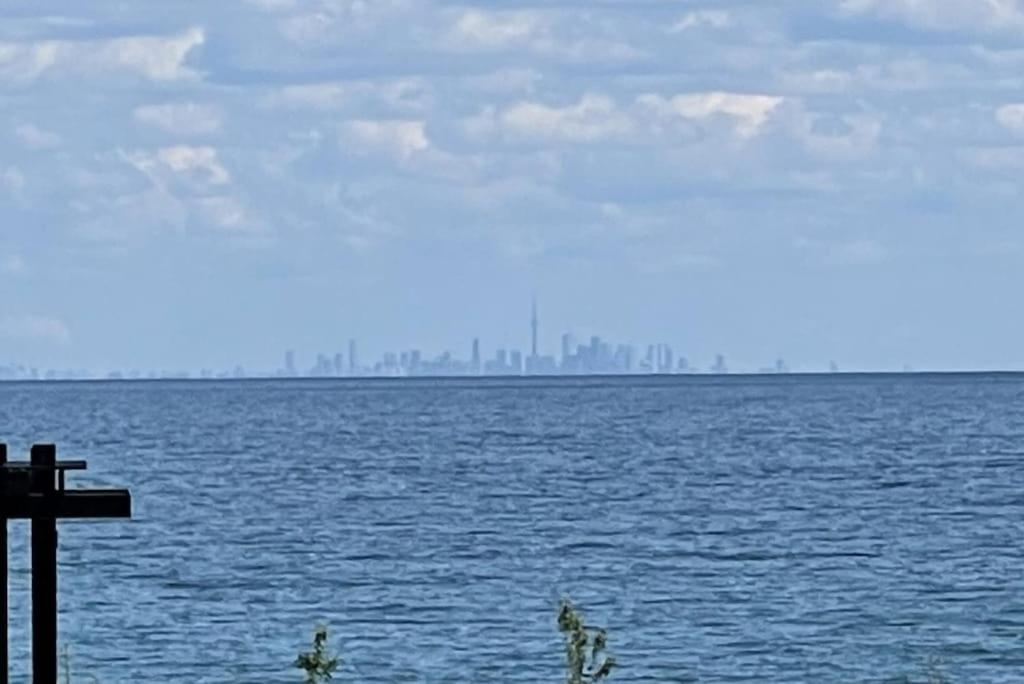 Tourists Dream Waterfront Location! Half way between Niagara Falls and Toronto!