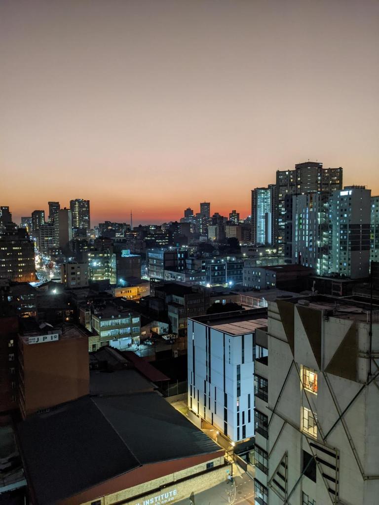 The Consulate Maboneng - City Views with Backup Power - Hallmark House