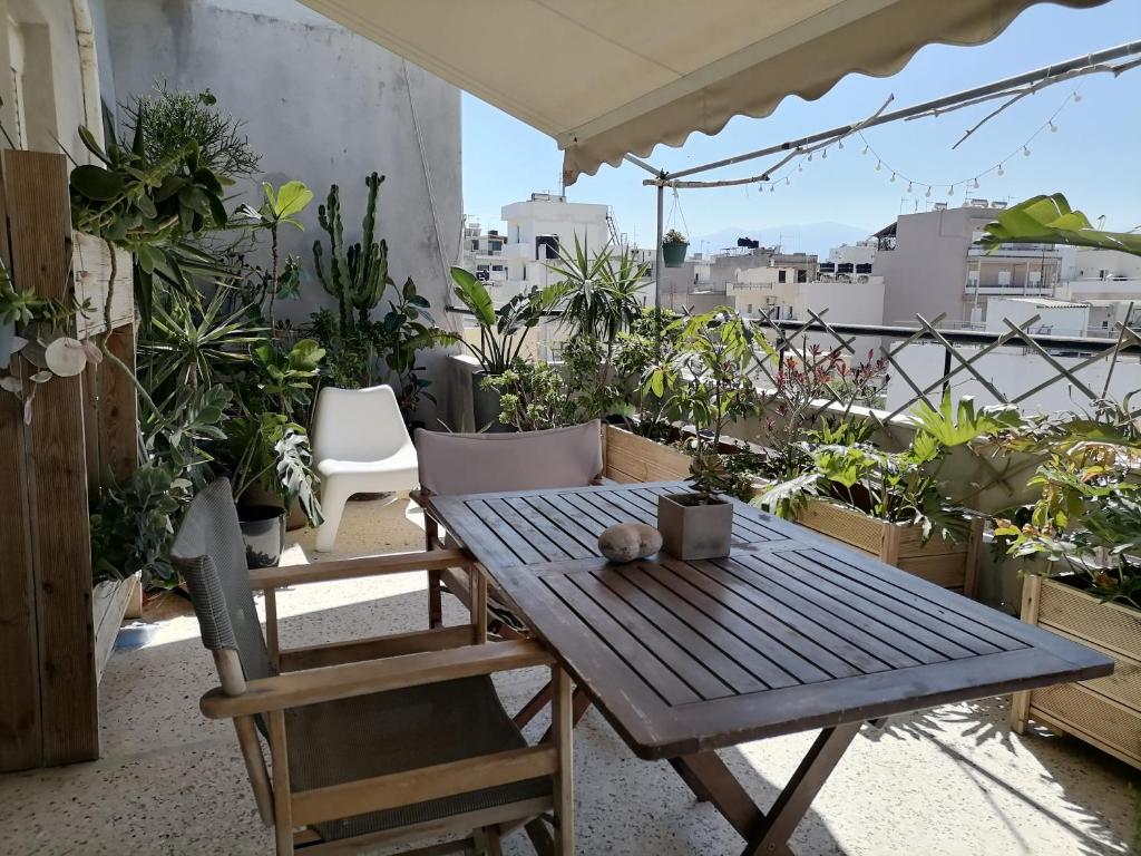Center Flat Jungle Balcony photo 1
