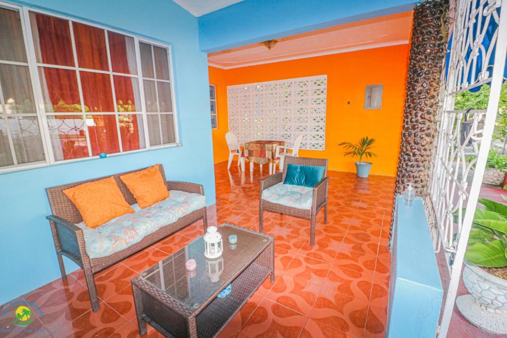 Cozy Kingston Getaway A Relaxing, Quaint & Centrally Located Space photo 1