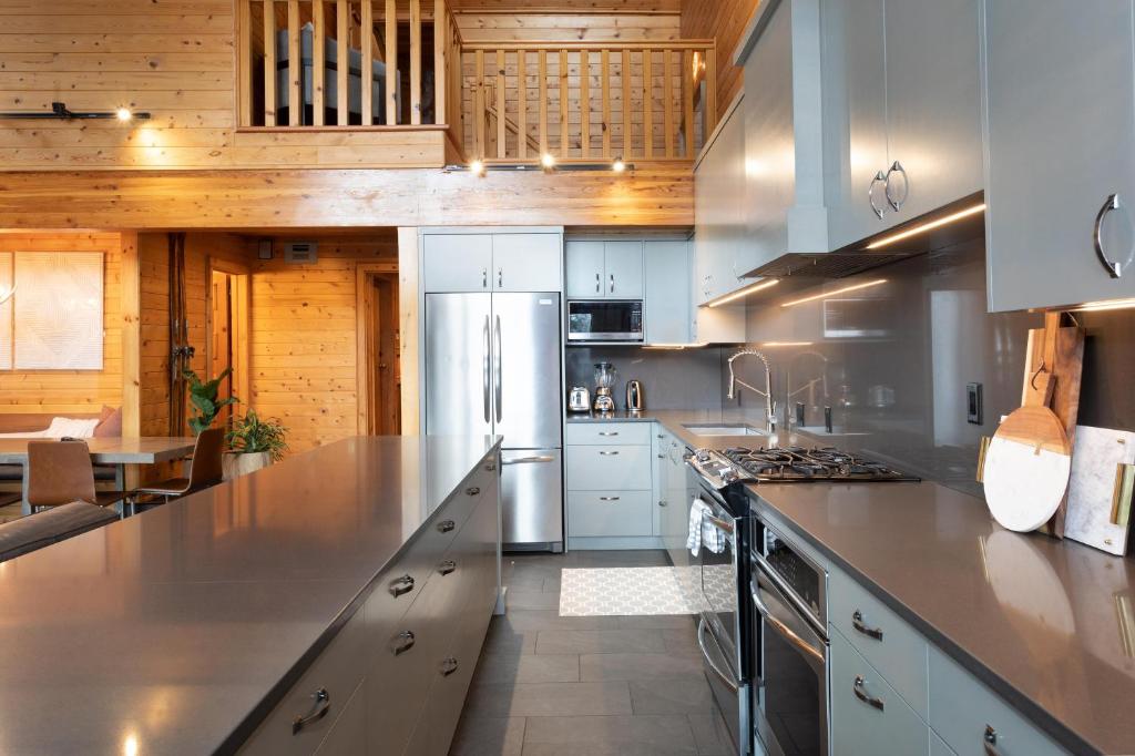 Pinnacle Ridge 34 - Ski In Ski Out, Private Hot Tub, Recently Renovated, Gas Fireplace photo 4