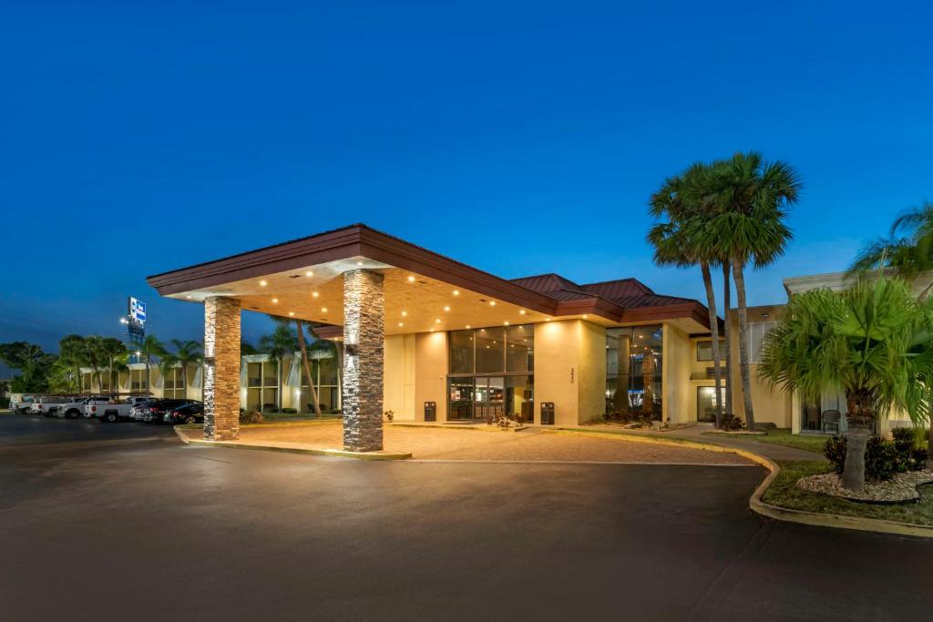 Best Western International Speedway Hotel photo 1