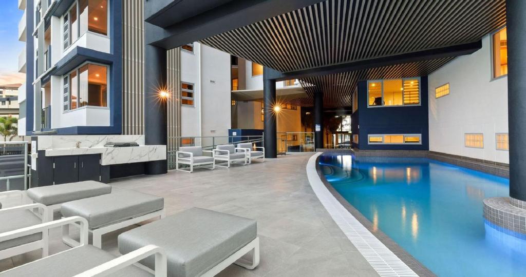 Beach Life - Luxe beachfront Apt photo 1