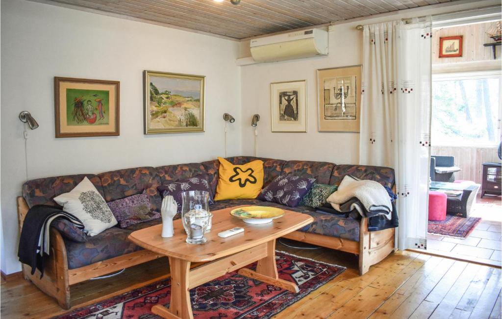 Stunning Home In Borrby With Wifi And 3 Bedrooms photo 4