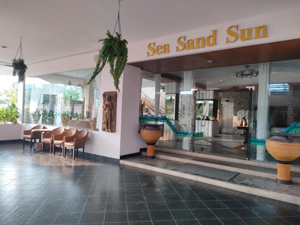 Sea sand sun resort Deluxe Mae Rumphueng beach