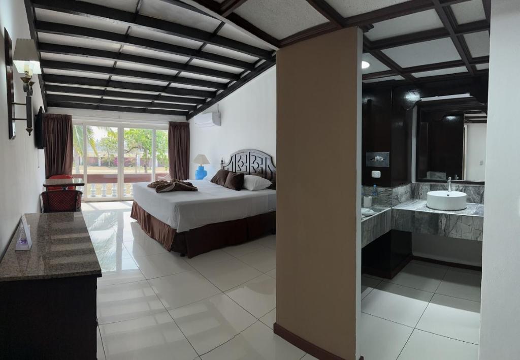 HOTEL TESORO BEACH photo 4