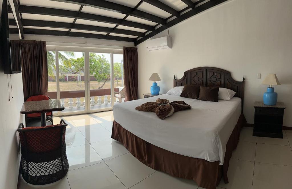 HOTEL TESORO BEACH photo 3
