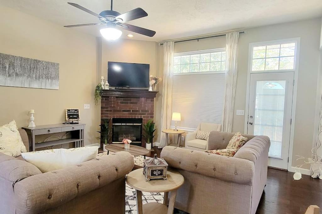 Lovely Open Space Home in Convenient Location photo 3