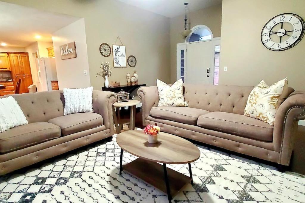 Lovely Open Space Home in Convenient Location photo 4