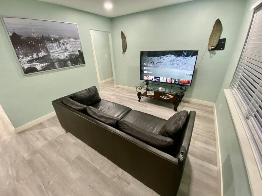 Serene renovated oasis near downtown area photo 4