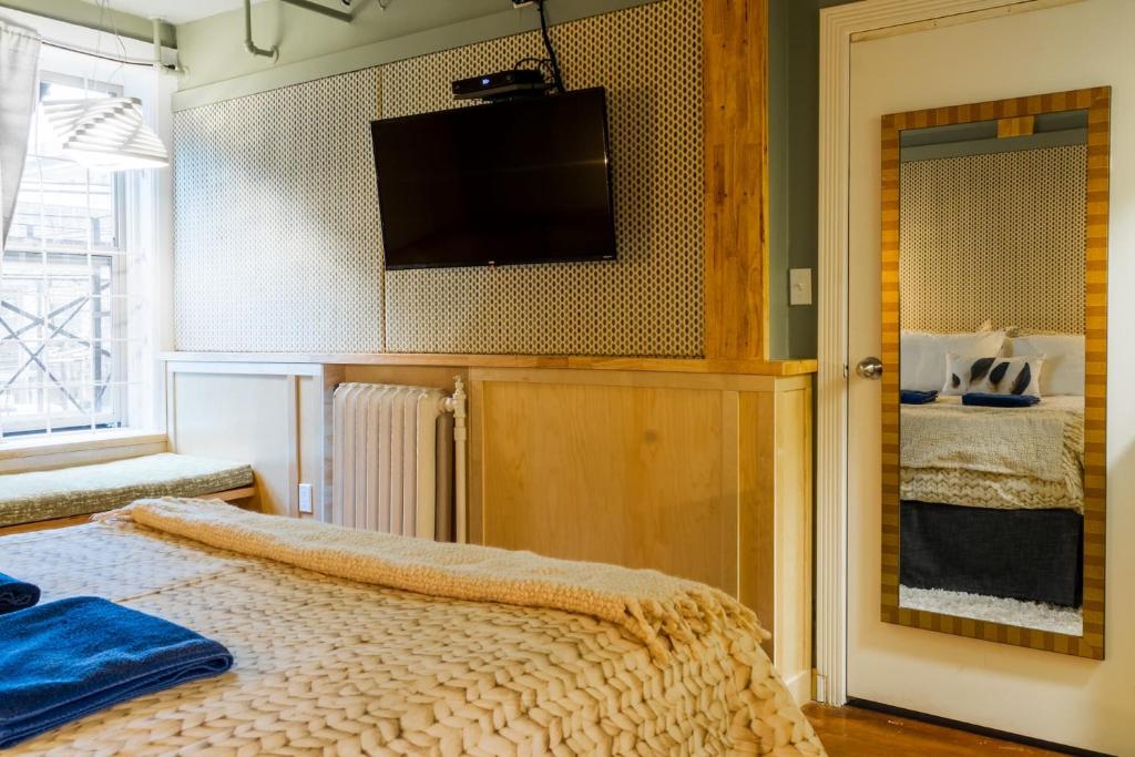 The Cambie Hostel Seymour - Tap to explore photos