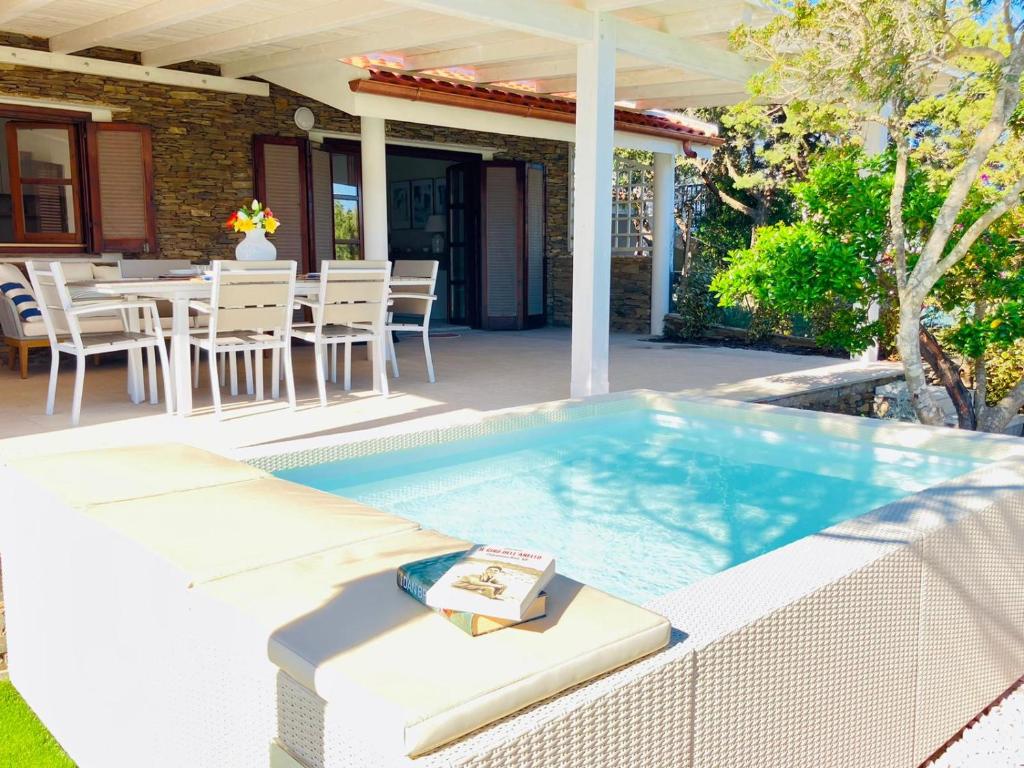 A Beautiful Holiday House with private pool close from the sea