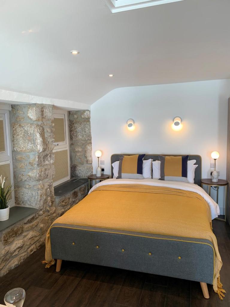 Beach House Apartment 1 - St. Ives harbour front apartment with stunning views - Tap to explore photos