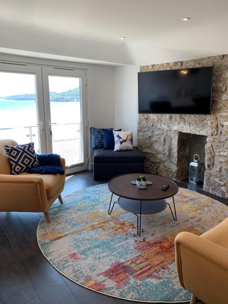 Beach House Apartment 1 - St. Ives harbour front apartment with stunning views - Tap to explore photos