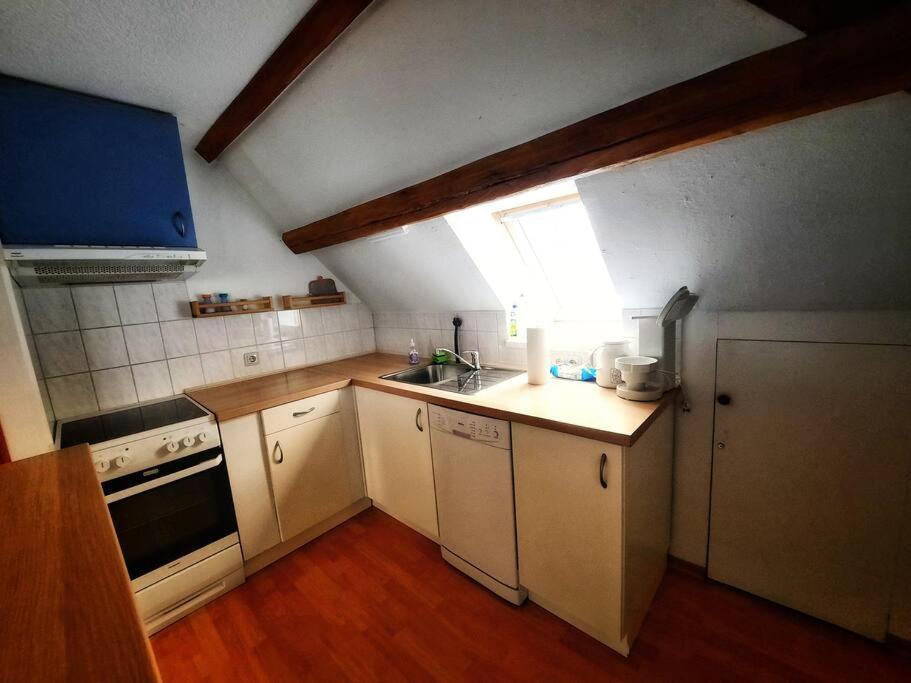 stilvolle Dachgeschoss-Wohnung in Top-Lage photo 1