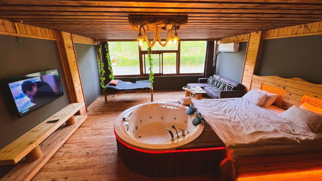 Heaven Wooden Vip Bungalow photo 4