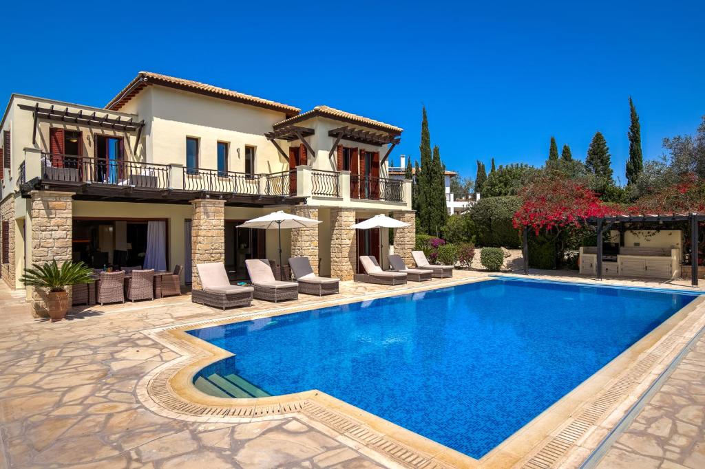 4 bedroom Villa Galinios with large private pool, Aphrodite Hills Resort photo 1