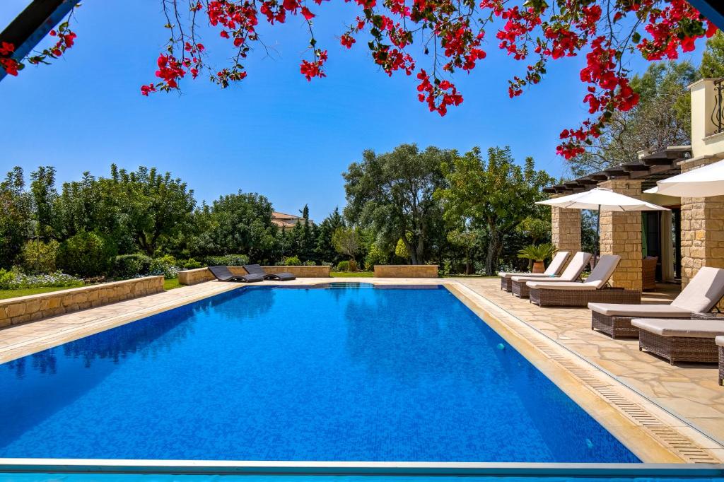 4 bedroom Villa Galinios with large private pool, Aphrodite Hills Resort photo 4