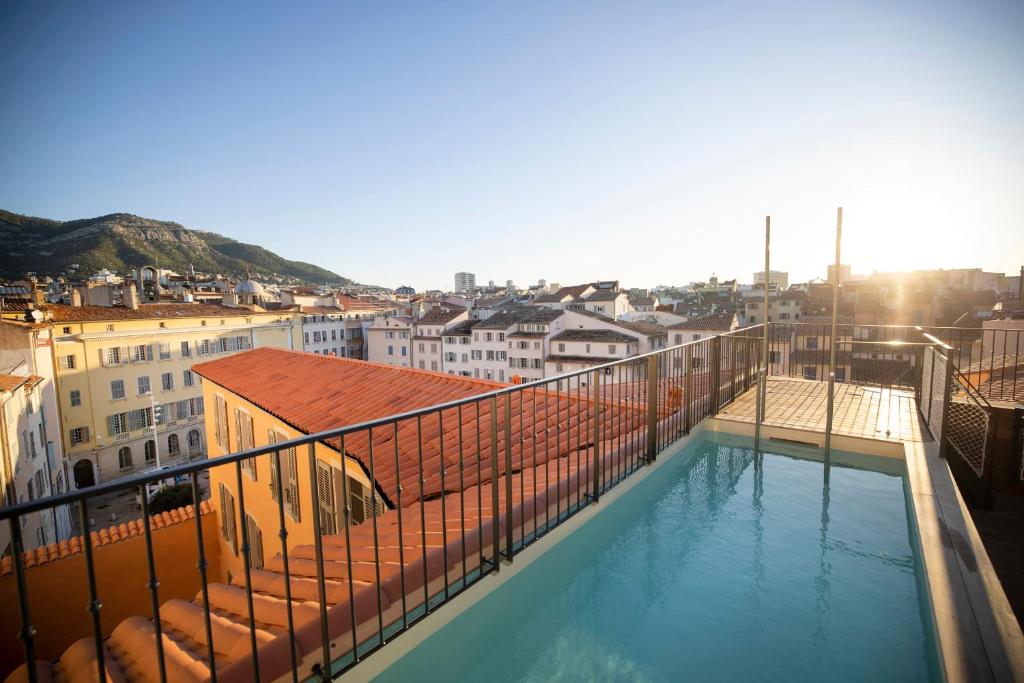 Skipper Room - Access to Rooftop and Basin included