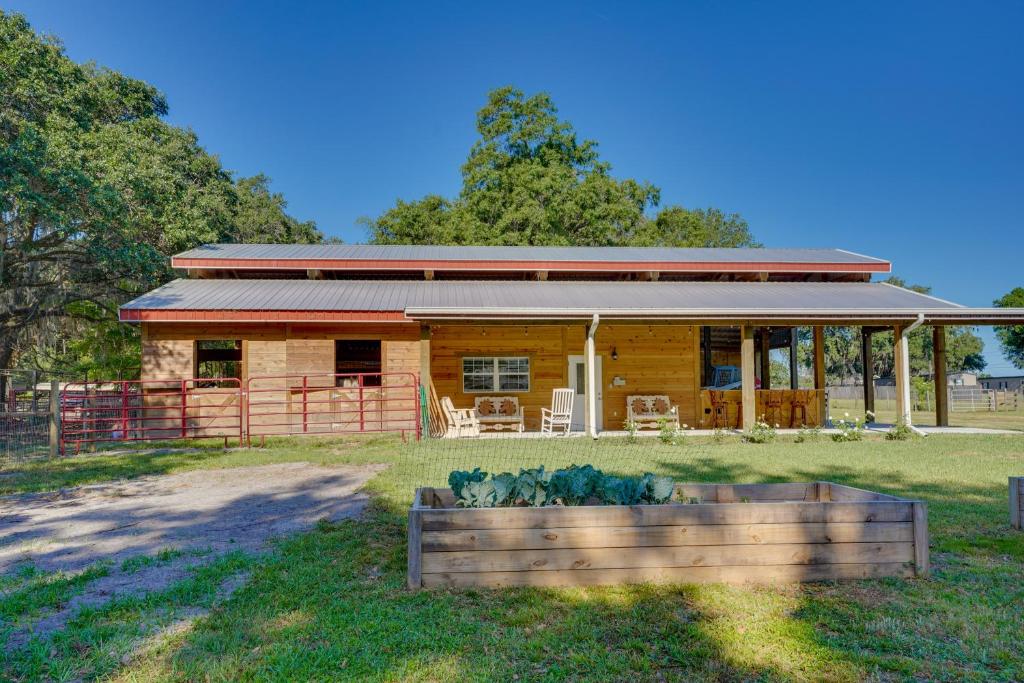 Farm Stay Modern Barndominium in Lakeland! photo 2