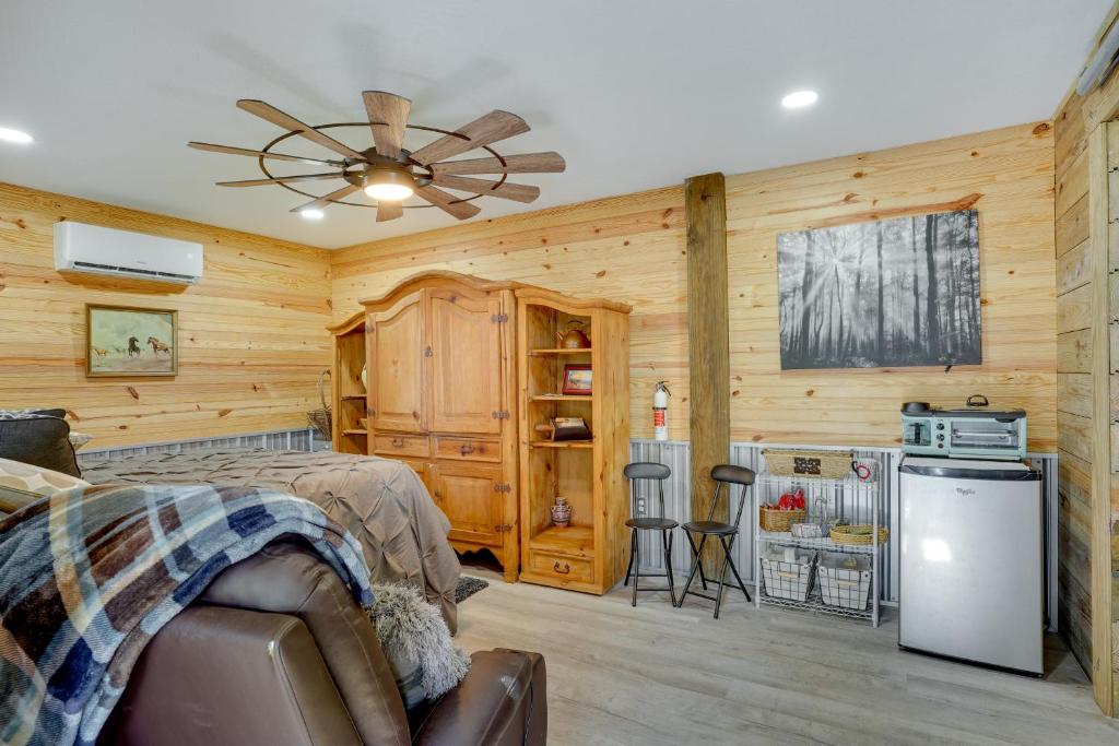 Farm Stay Modern Barndominium in Lakeland! photo 4
