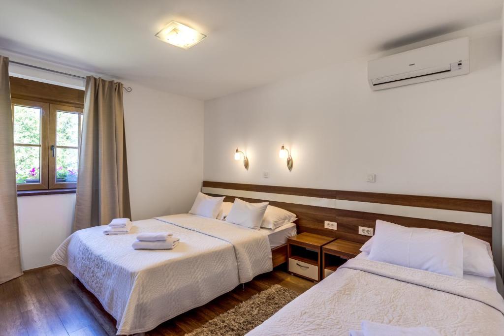 Golden Lakes Rooms photo 1