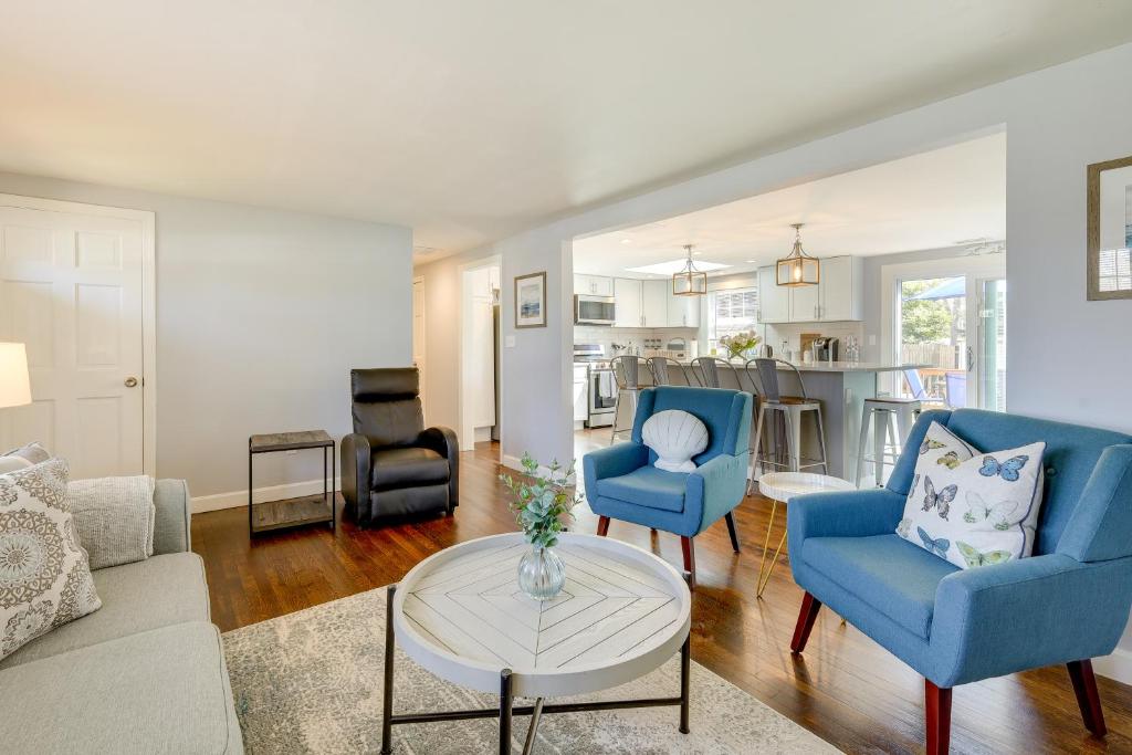 Hyannis Vacation Rental about 2 Mi to Craigville Beach photo 3