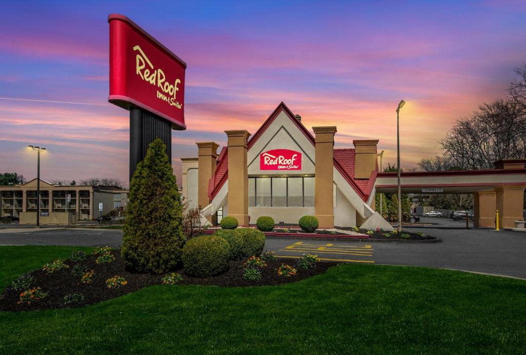 Red Roof Inn and Suites Newark - University photo 3