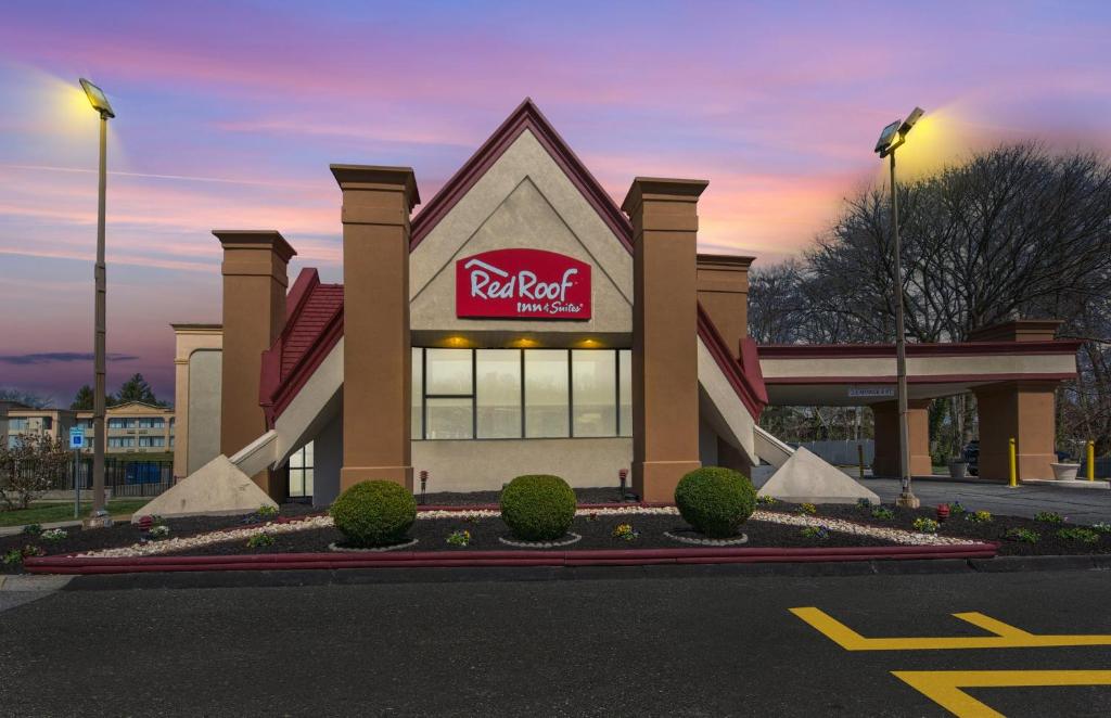 Red Roof Inn and Suites Newark - University photo 4