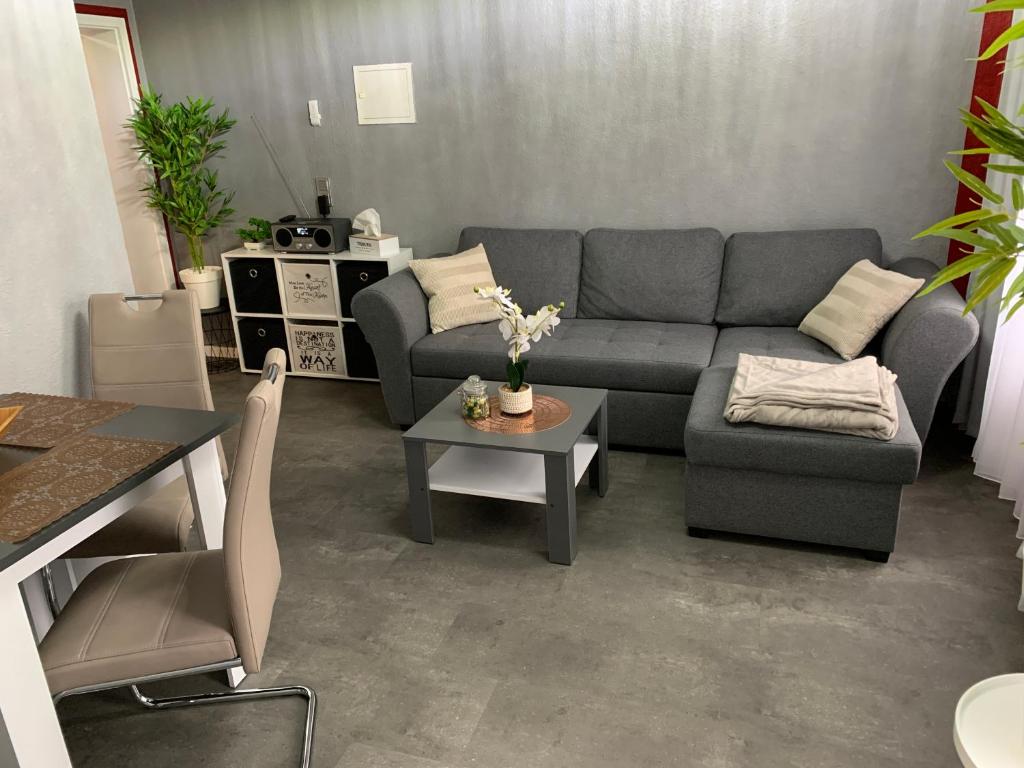 Exklusive Stadtwohnung am Elbradweg: Best-Preis-FEWO Rathausblick 1 für max. 3 Pers. inkl. WLAN, Prime Video & Self Check-In photo 3