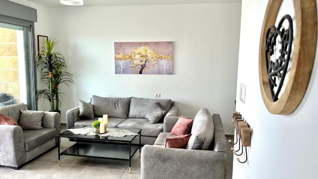 Two bedroom Limeapartment with balcony and sea view photo 1