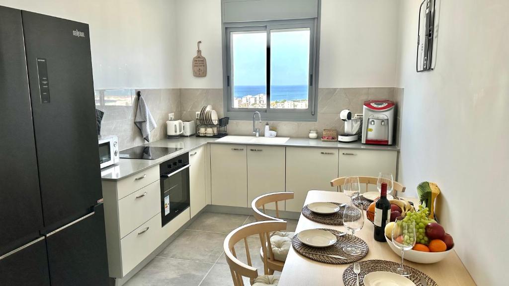 Two bedroom Limeapartment with balcony and sea view photo 2