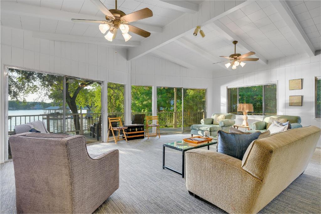 The Shorewood Lakeside Oasis, Pet-Friendly Getaway photo 1