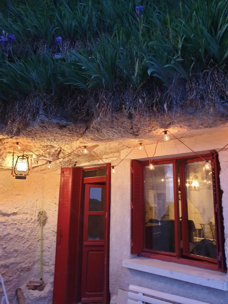 Gite troglodyte Les Iris photo 1