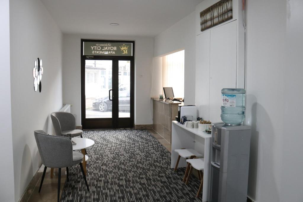 Royal City Apartments photo 3