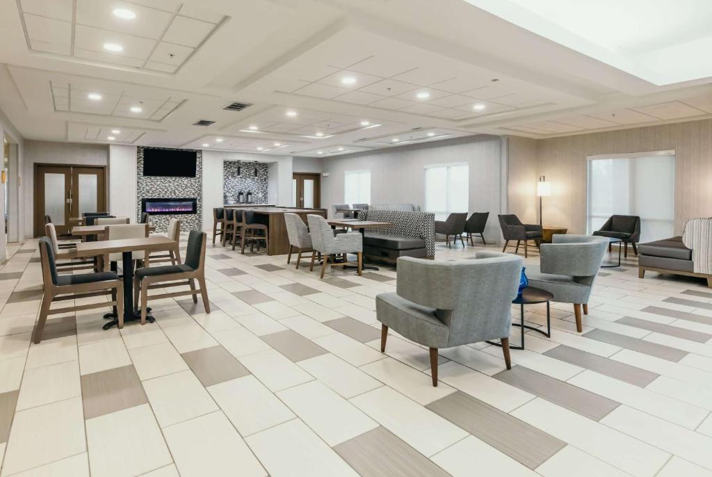 La Quinta Inn & Suites by Wyndham Ankeny IA - Des Moines IA photo 4