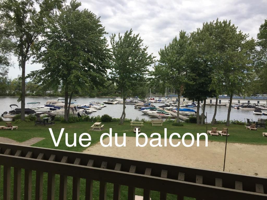 Magog Waterfront Condo photo 2