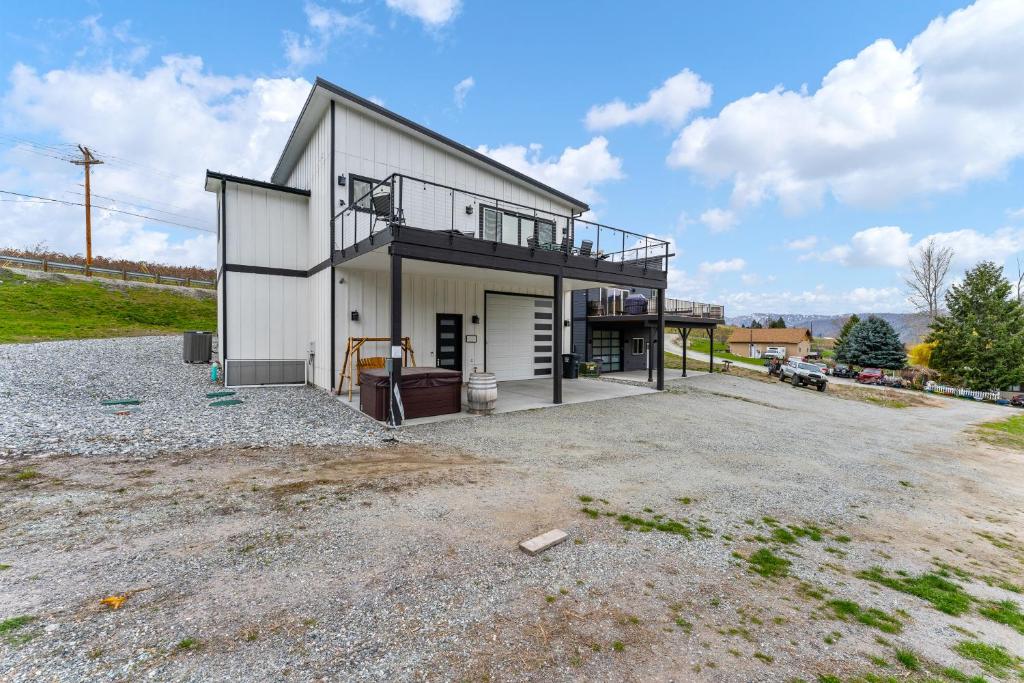 Modern Manson Lakeview photo 1