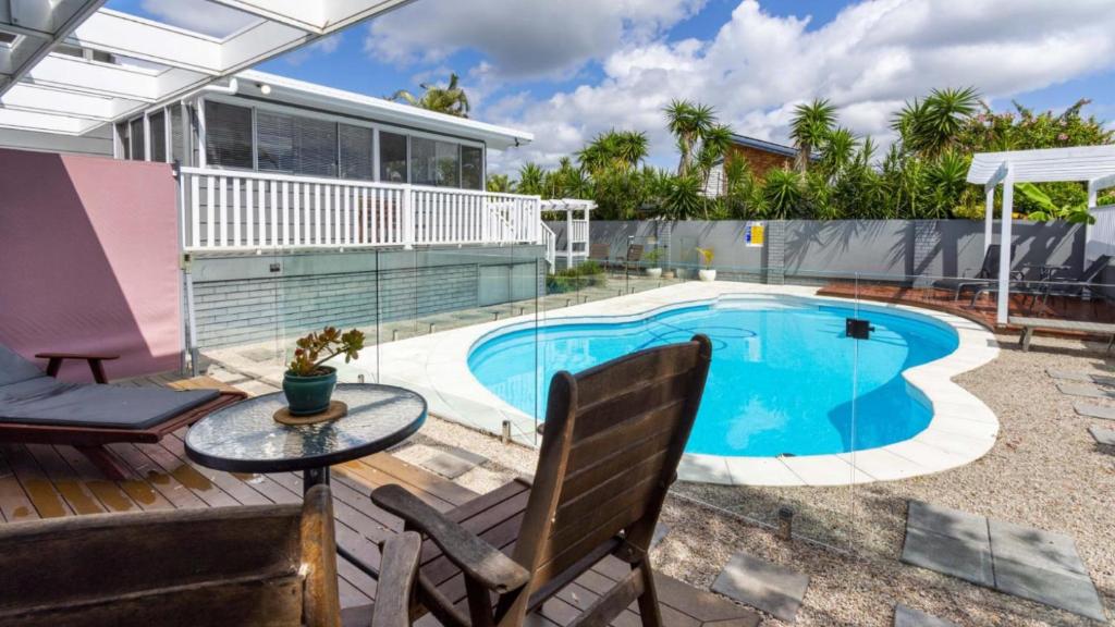 Family Home With Pool and Guest House