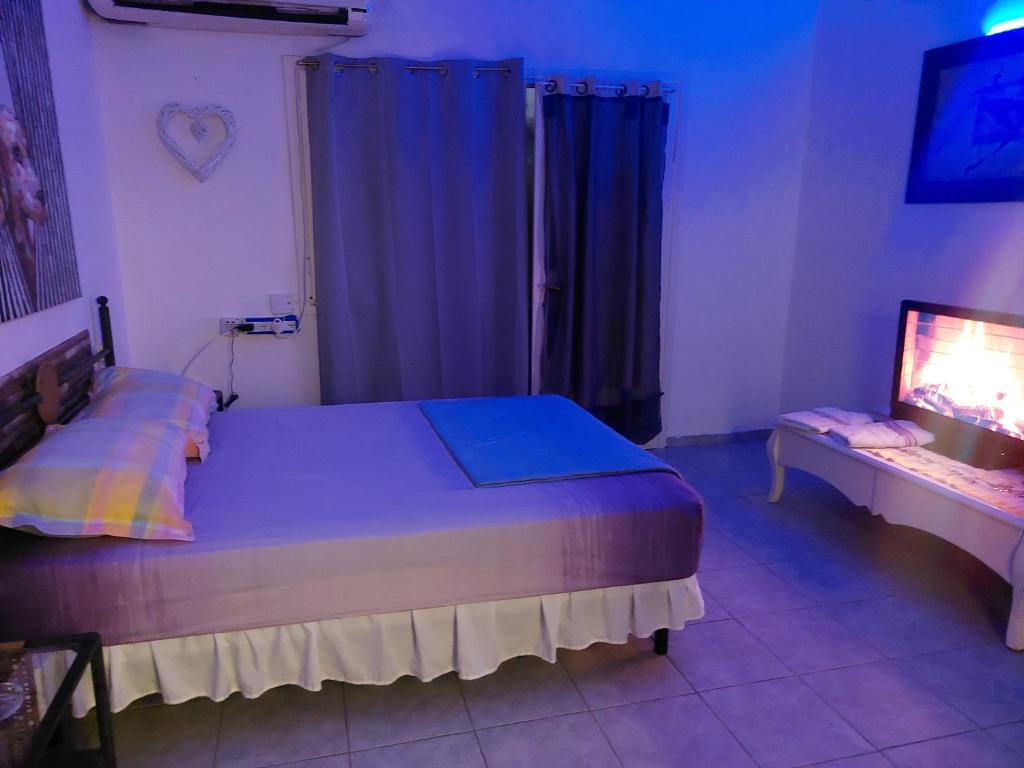 Modern Studio Central Haifa Free WiFi דירת נופש מאובזרת בחיפה photo 2