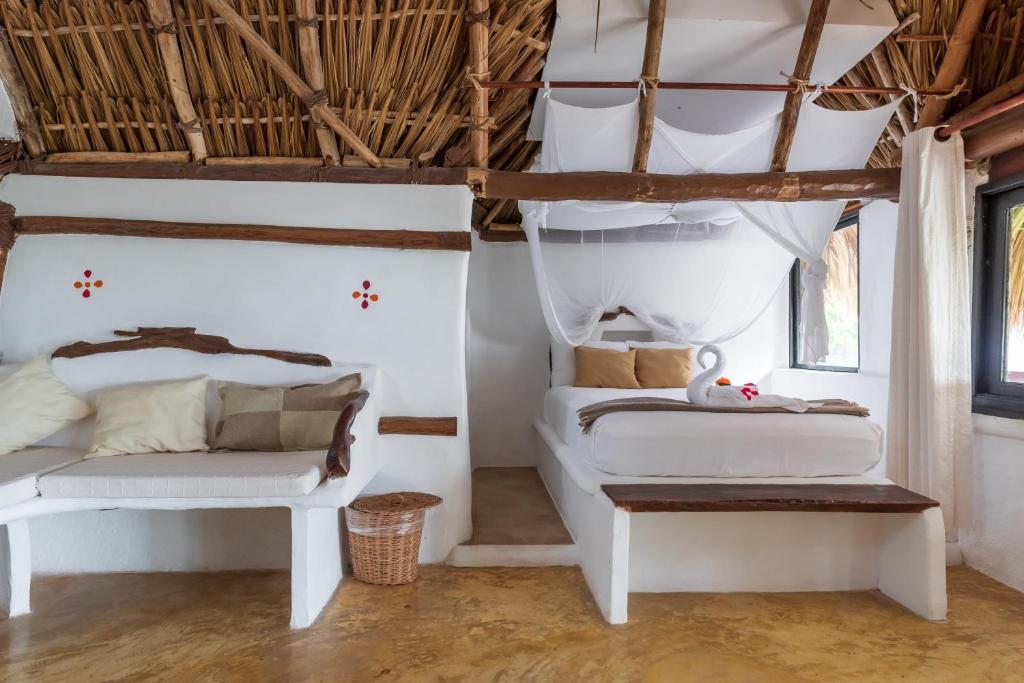 Casa Aakbal - Luxury Beach Front Villa, Tulum