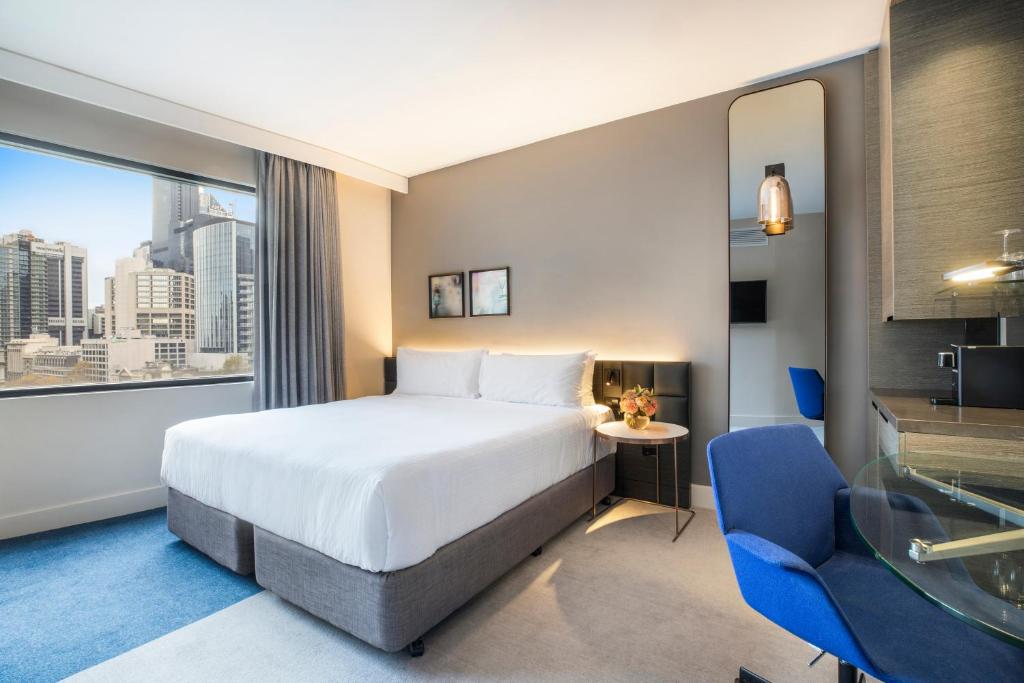 Crowne Plaza Melbourne by IHG Image