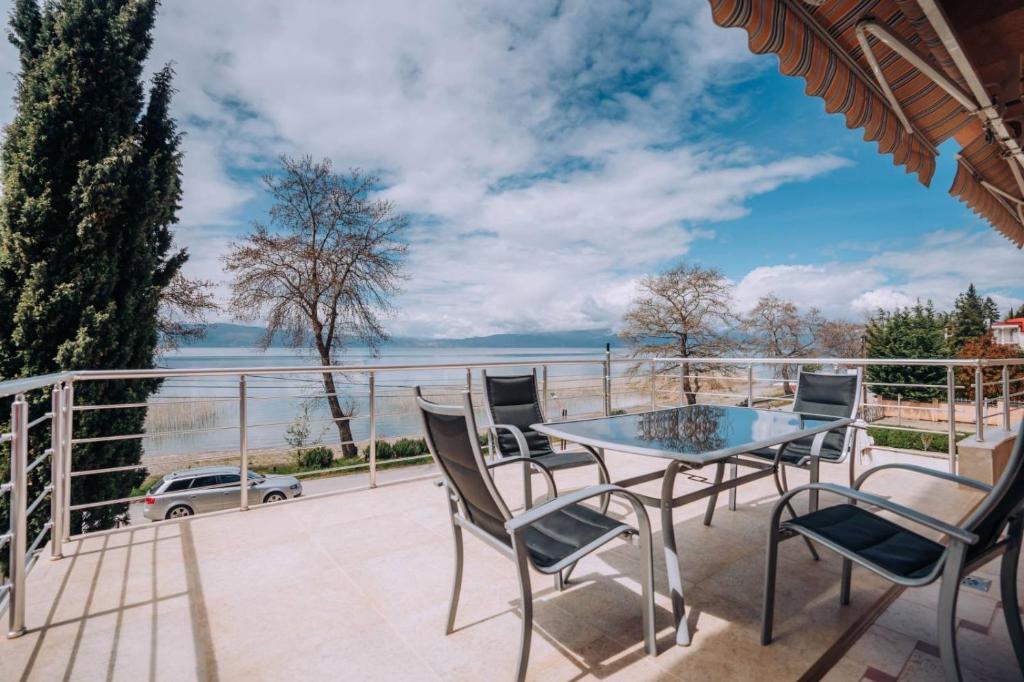 VILLA AFRODITA LAKE SIDE photo 4