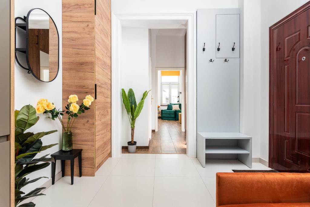 Premium Splendid Old Town Suites - by Upstairs