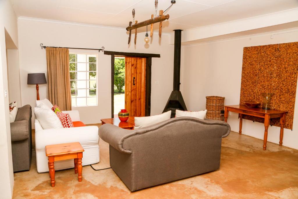 Landor Stud Farm Cottage - Tap to explore photos