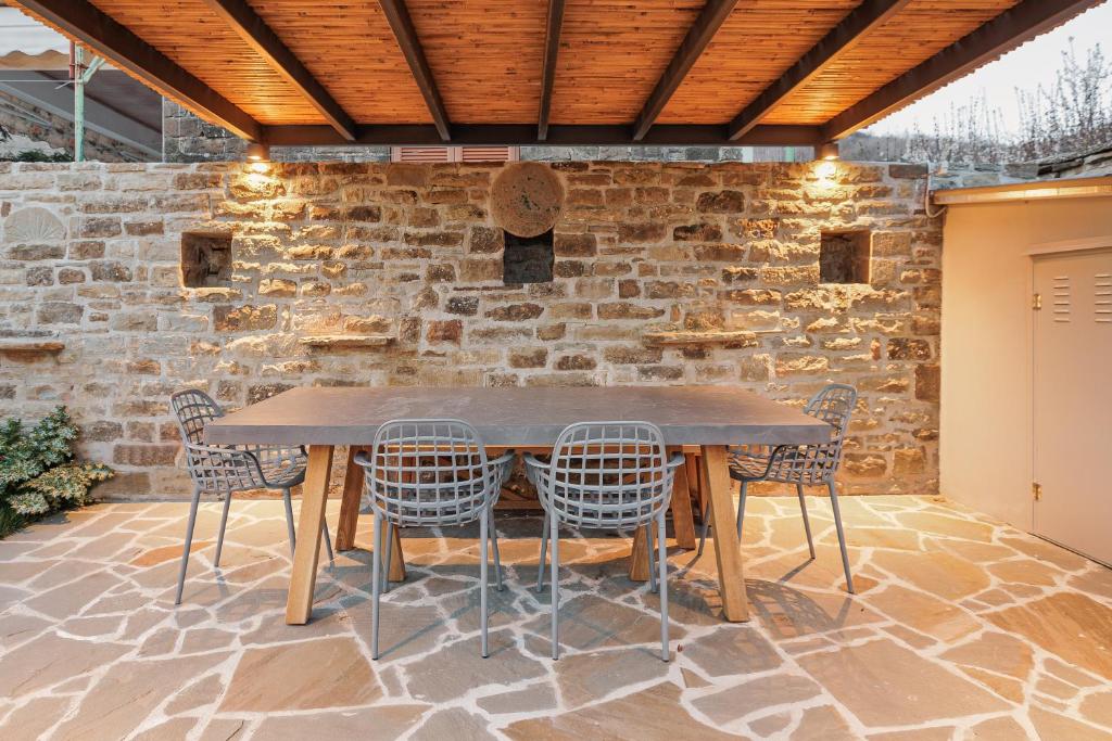 LozArt Traditional Stone House photo 3